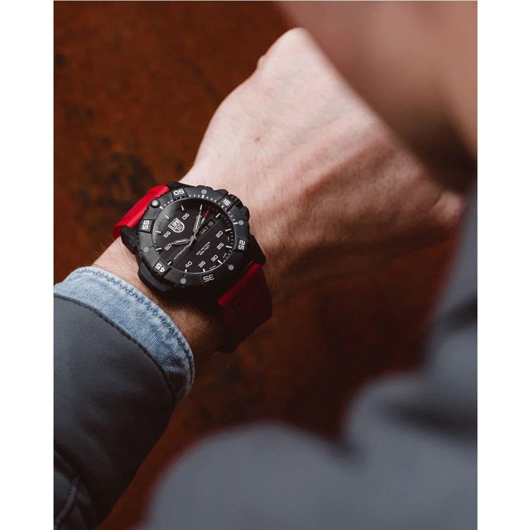 Master Carbon Seal by Luminox | Time Keeper.