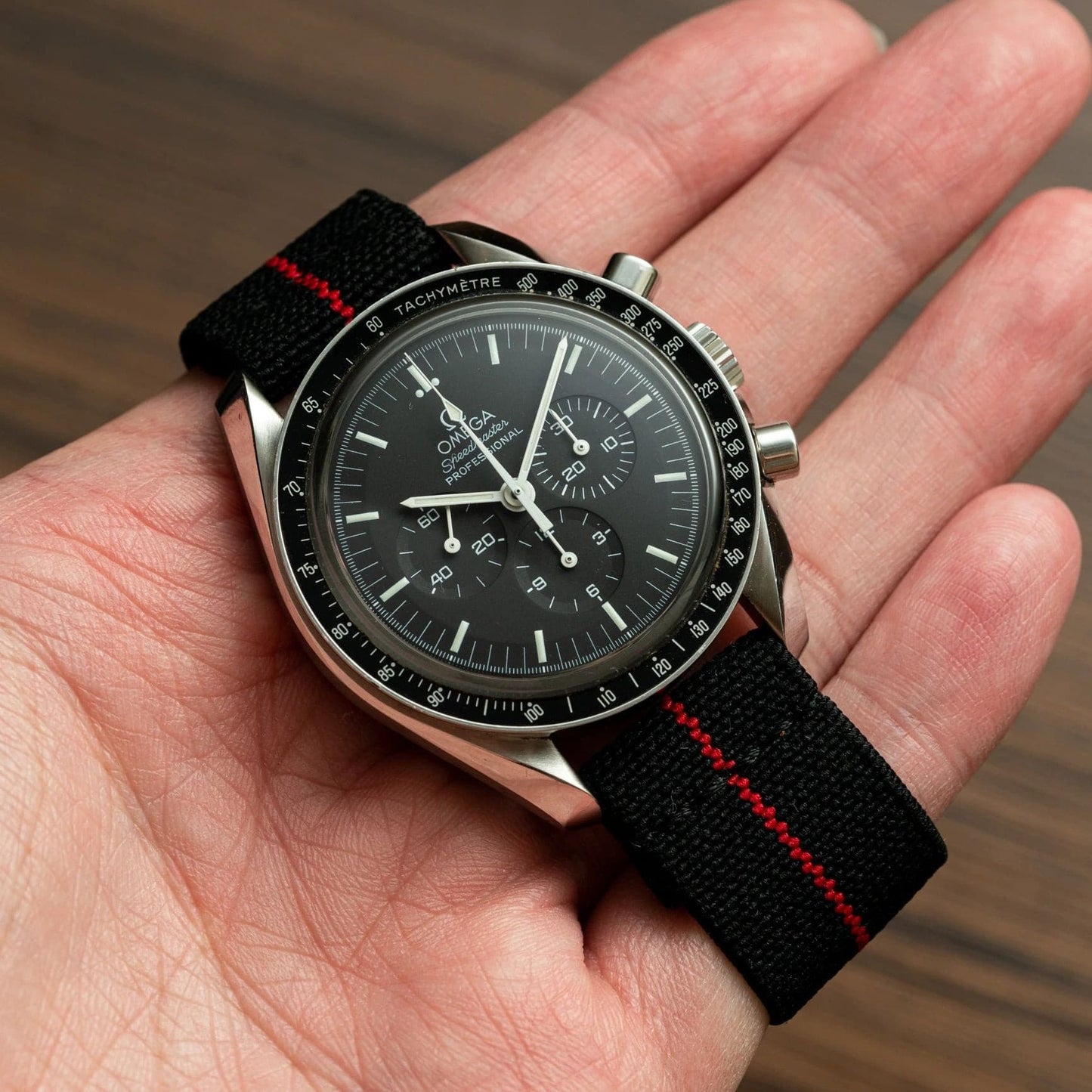 Elastic Loop Black/Red by Delugs Straps | Time Keeper.