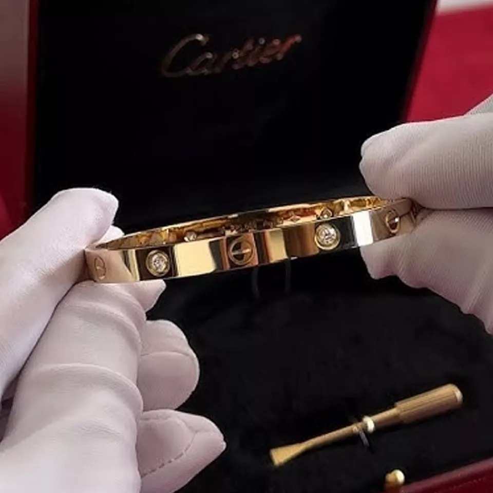 سوار لوف من كارتييه: قصة أيقونة في عالم المجوهرات